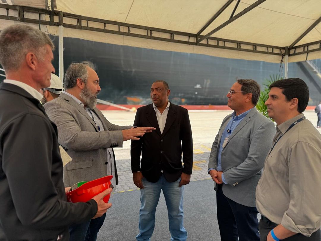 O Porto de Itaguaí, um dos principais do país, fez história nesta segunda-feira, 12 de agosto, com a chegada do navio MSC Orion, o primeiro do tipo New Panamax a atracar no porto! O navio possui impressionantes 366 metros de compriment.jpg